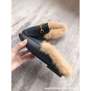 Designer shoes Slippers for Women Wearing Autumn Winter Muller Shoes Wearing Red Flat Bottom Rabbit Half Shoes Furry slipper XOEOl