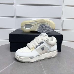 Sko designer skor mode skel runway kvinnor höst vinter casual amiiri stil sneakers mens ben bröd trendiga tjocka sulor high-end sport o21c