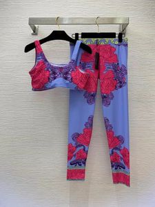 2024 Ny Spring Designer Högelastisk fitness Yoga Wear Sports Dräkt Floral Tryckt Asymmetriska Vest Top Designers Tryck Sexiga smala leggings toppar Sportdräkt för kvinnlig