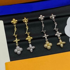 Çift Renkler Mektubu V Çiçek Kolye 18K Altın Çember Küpeler Lady Women Party Ear Studs Küpe Düğün Aşıkları Hediye Nişan Mücevher Hlve3 --30