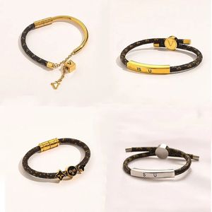 Novo estilo pulseiras mulheres bangle designer carta jóias de couro falso 18k banhado a ouro pulseira de aço inoxidável mulheres presentes de casamento acessórios5