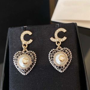 2023 Luxury Quality Charm Drop Earring Hjärtform med Sparkly Diamond Have Box Stamp Simple Style PS7474A2635