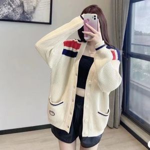 G Neu gestreifte Kontrastfarbe V-Ausschnitt Sweater Stricker Strickjacken und Frauen gleichermaßen Elfenbein weißer Vintage-Bluse