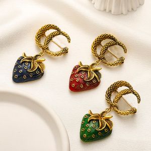 Designer Gift Blue Red Green Strawberries Gold Plated G Letter Women Stamp Pins Brooch Spring Vintage Jewelry Accessories Exquisite Design