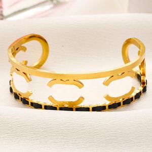 Luxusarmbänder Frauen PU Leder Bangel Modemarke Designer Doppelbuchstaben Armband 18K Gold plattiert Edelstahl Siegel Armband Frauen Hochzeit Schmuck Geschenke