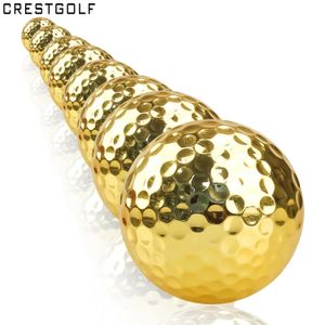 Sześciopakowy złotą piłkę golfową z złotą piłką golfową.