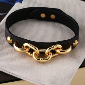 Europe America Fashion Lady Women Print Letter Flower Pattern Engrave V Letter Gold-colour Leather The Chain Bracelet Bangle2647