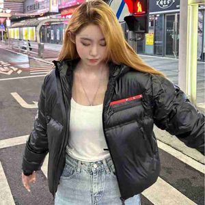 Women's Down Parkas Designer Brand 2023 Winter New Red Silicone Trim Classic Stand Neck Short Women's Down Jacket 59mn