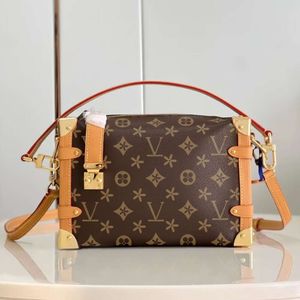 Kvällspåsar Kvinnor Sidstamlåda Koppling CrossBodys Satchel Bag Luxurys präglad designer Tote Handväskor Kameraväska Mens äkta läder pochette axelväskor