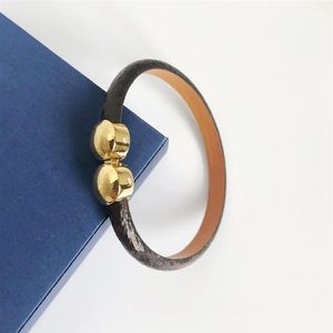 Bracciale di design femminile in pelle di gioielli di lusso con logo del marchio a cuore in oro su un braccialetto di moda elegante di fascia alta regalo di festa 1232l