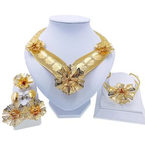 Dubai Set di gioielli placcati in oro 24K per donna Design italiano a forma di fiore Bracciale in lega africana Anello Collana e orecchini 231226