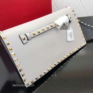 Purse VLTN Bags Red Chain 2024 Bag Luxury Baguette Rivet Hand Grab Women's Leather Letter Crossbody Versatile Square Hand Light Designer T7C1YBWZ