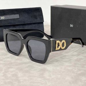 Occhiali da sole designer di lusso per donne occhiali da sole di marca classici Fashion Uv400 Goggle con telaio in scatola Travel Beach Top Level