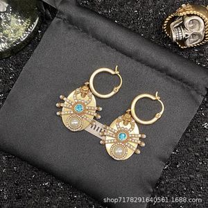 Nowy zaprojektowany Dangle Nit Skull Pin Kolczyki Kolczyki Ułoże Punk punkowy styl hip-hopowy trend Ladies kolczyki E01000246Y