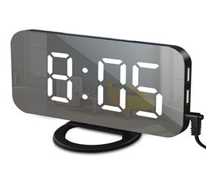 Digital LED Display Alarm Clock Mirror 2 USB laddare portar nattljusbord Snooze Funktion Justerbar ljusstyrka Desk Clocks8316424