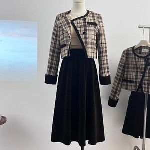 Tvådelad klänning Autumn Winter Kjol Passar kvinnor Elegant koreansk liten doftkontrollrockar Lång sammet casual office lady 2-stycksuppsättning