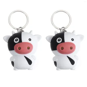 Keychains 2 st Cow Keychain Bag Pendant Glowing Lighting Bling Accessories for Car Creative Metal Decoration Man LEDS