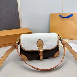 Роскошные дизайнерские сумки Diane Satchel Sackbage Tote Ladies Classic Vintage Bag Кожаный ягненка меховой лопаток мессенджер вечерние вечеринка рождественский праздник подарочный замок