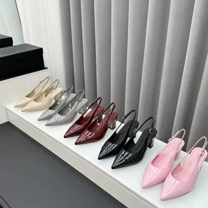 Eleganckie slingbacki Kobiety Lakier skórzany pasek kostki luksusowe designerskie sukienki buty mody swobodny niski obcas sandały
