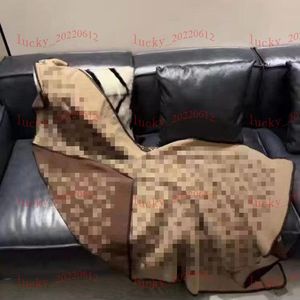 2023 Designer L Letter Black Blanket Soft Wool Scarf Shawl Sofa Throw Blankets King Size Sofa Bed Outdoor Travel Portable Warm Blankets VL-20231227