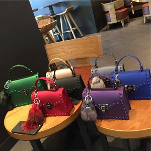 2023 Ny modematt PVC Jelly Bag Trend Color Diamond Rivet Hand Bill Shoulder Oblique Span Bag T231227