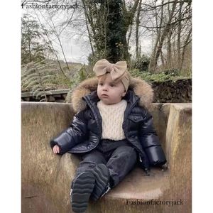 Baby Kid Designer Clothe Kids Coats Cloths Coat Designer Clothers Luxu med bokstäver Huven tjock varm utkläder Girl Boy Knit Logo