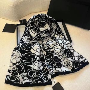 Designer scarf luxury soft scarf for women autumn winter wool cotton warm shawl wedding date outdoor Travel skating tokeepwarm scarves good