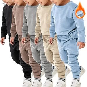 1-13y fleece vinter väsentliga barn Baby Boys Girl Clothing Set Toddler Cotton Warm Tracksuit Children Crewneck Solid Outfits 231226