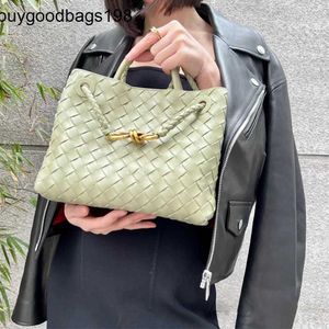 حقائب Andiamos Bottegaaveneta Handbags Karena ng نفس حقيبة تصميم صغيرة من البقر من المنسوجة حقيبة اليد الحبل المعد