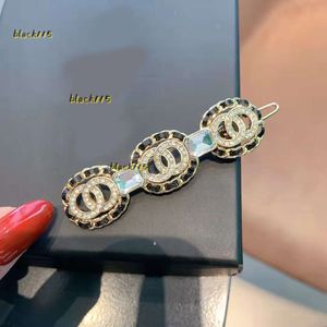 Hair Clips Barrettes Luxury Designer Diamond Leather Braided Letters Clips Barrettes Ladies Fashion Simple Jewelry 2024 Actress Head Festival Hairclip Necessity