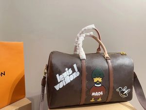 Travel Messenger Designer Genuine leather outdoor Bag Mens Duffel Bags Brown Letters Duck Graffiti Brand Womens Luggage port