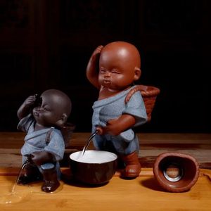 Chá animais de estimação ornamento chinês arte popular argila roxa decoração artesanato estatuetas pequeno monge yixing bebê menino spray xixi chá acessórios 231226