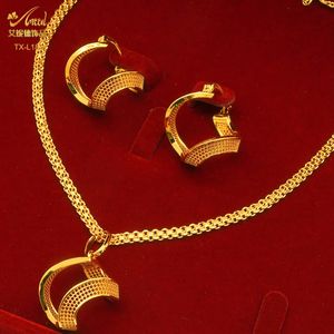 Conjunto de joias de cobre banhado a ouro 24K de duas peças Índia Dubai Gold Warped Geometry Colar Brincos 231226