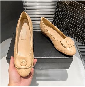 Elmas kafes elbise ayakkabıları lüks tasarımcı klasik flip metal mektup kitap çanta toka bale daireler ayakkabı gerçek deri olmayan slaytlar bayanlar ayakkabı