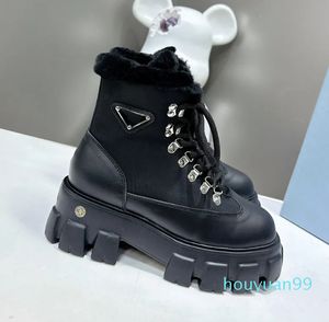 Klassisk triangelskylt Kvinnor Designer Martin Boots Italy Brand Velvet Warm Round Head Lace Up Snow Boots New Luxury äkta läder Flat Bottom Anti Slip Knight Boots