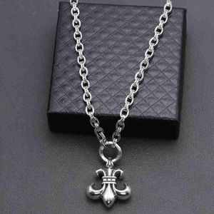 Designer ch Cross Luxury Chromes Pendant Necklace Vintage Collar S925 Silver mångsidig tröja Kedja Herrkvinnor Hjärthalvlärare Gift Ny 2024 CR9X