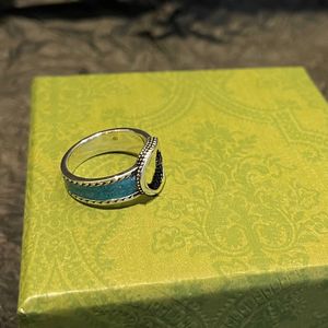 Designer feminino Ringue de dedo anéis de luxo anéis de luxo jóias de moda Sapphire esmalte verde tubulação texturizada