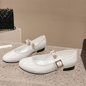 Scarpe eleganti da donna Designer Tacchi bassi robusti Scarpe da danza classica in pelle di vacchetta Décolleté nere retrò Scarpe da sposa Scarpe da esterno regolabili con fibbia alla caviglia Scarpe per il tempo libero con sacchetti per la polvere