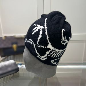 Beanie Designer Beanie Luxury Designer Beanie Men Sticked Cap Mjuk och bekväm gör inte örontrendkollokation