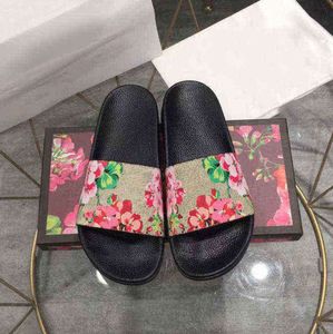 Erkek Tasarımcıları Slaytlar Kadın Terlik Moda Lüksler Çiçek Terlik Deri Kauçuk Daireler Sandalet Summer Plaj Ayakkabıları Soafers Dişli Dipleri Orijinal Kutu 546