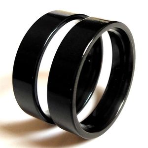 Bütün 50pcs unisex siyah bant halkaları geniş 6mm paslanmaz çelik halkalar Erkekler ve kadınlar için düğün nişan yüzüğü arkadaş hediyesi partisi2944
