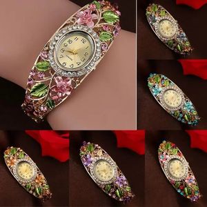 Kvinnor Bangle Crystal Flower Armband armbandsur multifunktionellt vattentätt kvartsklocka Fashion Hållbara lyxiga klockor Reloj 231226