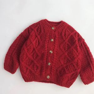 Småbarn Autumn Girls Sticked tröja Baby Boys Christmas Red Cardigans Outwear Barn Toppkläder Barn tjockare Knitwear Jacket 231226