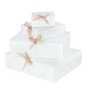 Small Size Kraft Paper Box med Ribbon White Black Paper Bag som används för Candy Packaging Event Party Present Box 231227