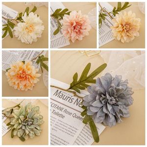 Dekorativa blommor Ye Yue Dahlia Simulerade Flower Green Plant Wholesale Wedding Decoration Margarita Chrysanthemum Artificial MW66789