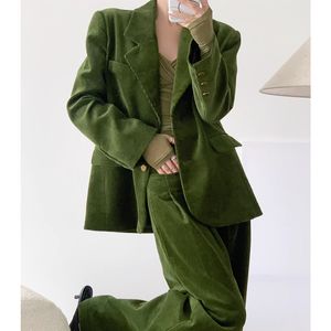 Abito in velluto a coste verde, set di pantaloni casual da donna in due pezzi, nuova tendenza autunno e inverno