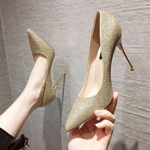 Kleidschuhe 2023 Herbst Spot Fine Heel Klebrige Gummi Feste Farbe High Low Top Koreanische Torte Spitze Stiletto Heels Damen Single Sh