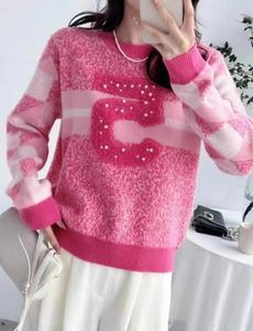 女性のデザイナーセータージャンパー刺繍ピンクのセーターニットクラシックニットウェアキープ暖かい服