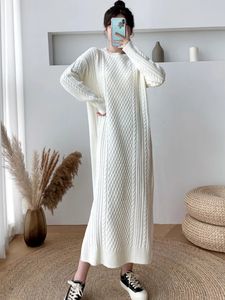 Sukienki dla kobiet Koreańska moda sukienka śrubowa gwint damski golf z długim rękawem Sweter czarna sukienka 231228