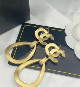 Moda kadın geometrik yuvarlak inci stud cazibe küpeler lüks tasarımcı marka mektubu kristal rhinestone küpe 18k altın kaplama kadınlar düğün partisi takılar